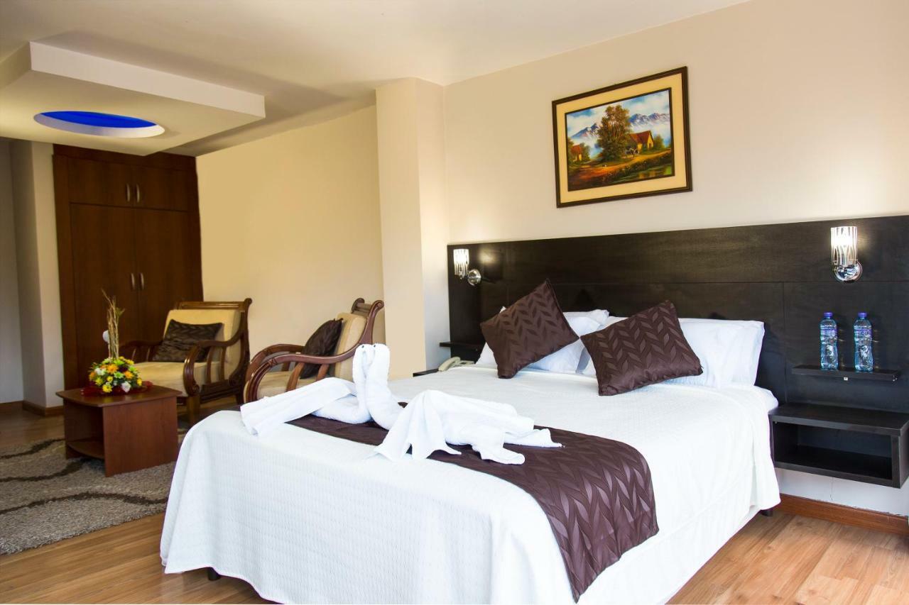Hotel Versailles Амбато Екстер'єр фото